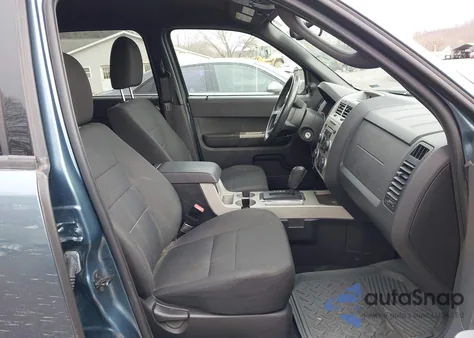2011 Ford Escape Xlt z USA, uszkodzony, nr VIN 1FMCU9D72BKB71249
